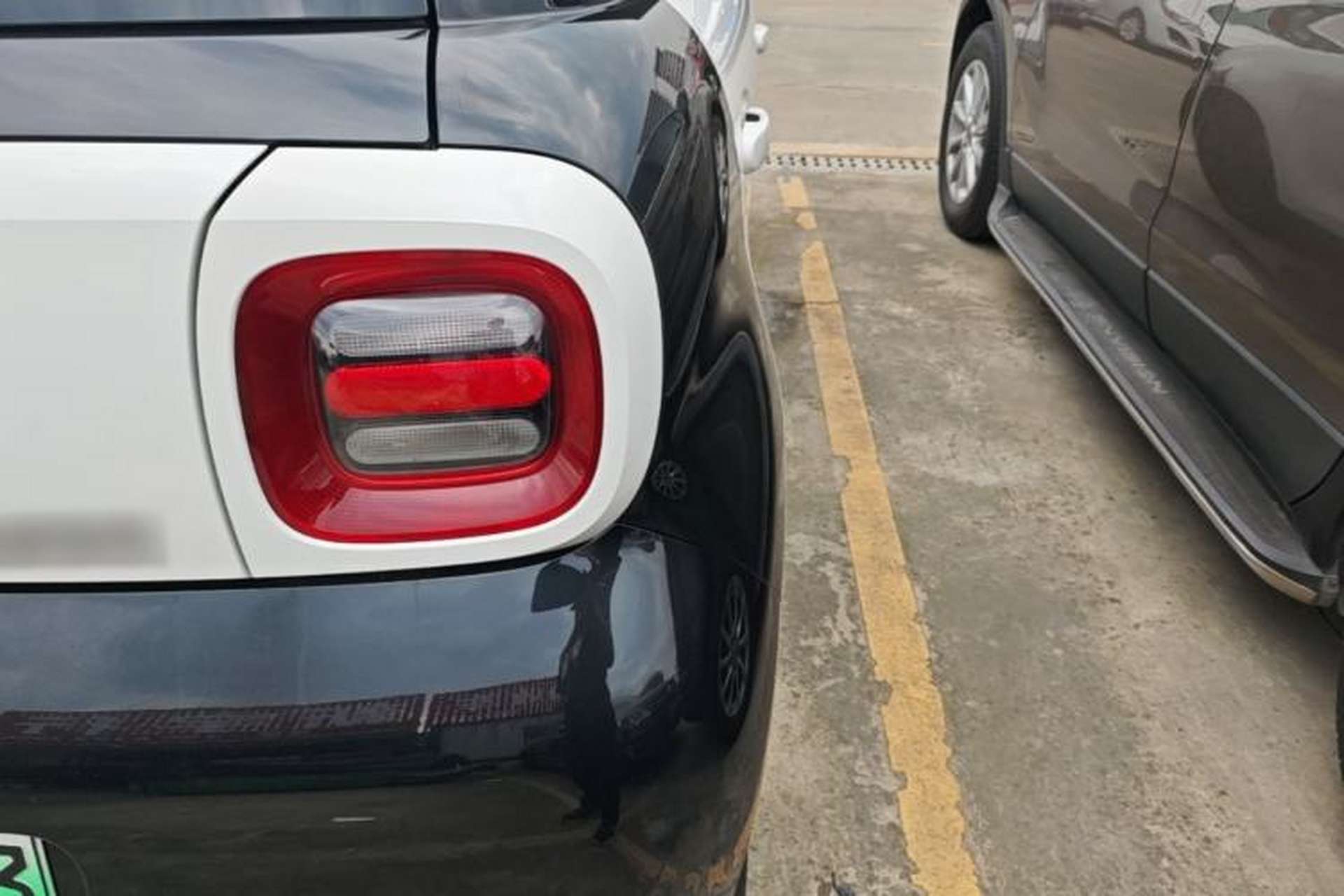Used ORA Black Cat 2021 301 km Basic Version Right Rear Taillight