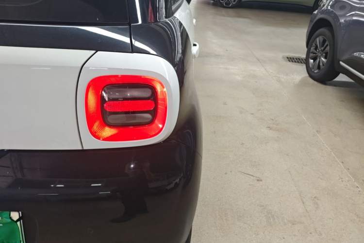 Used ORA Black Cat 2021 301 km Basic Version Right Rear Taillight