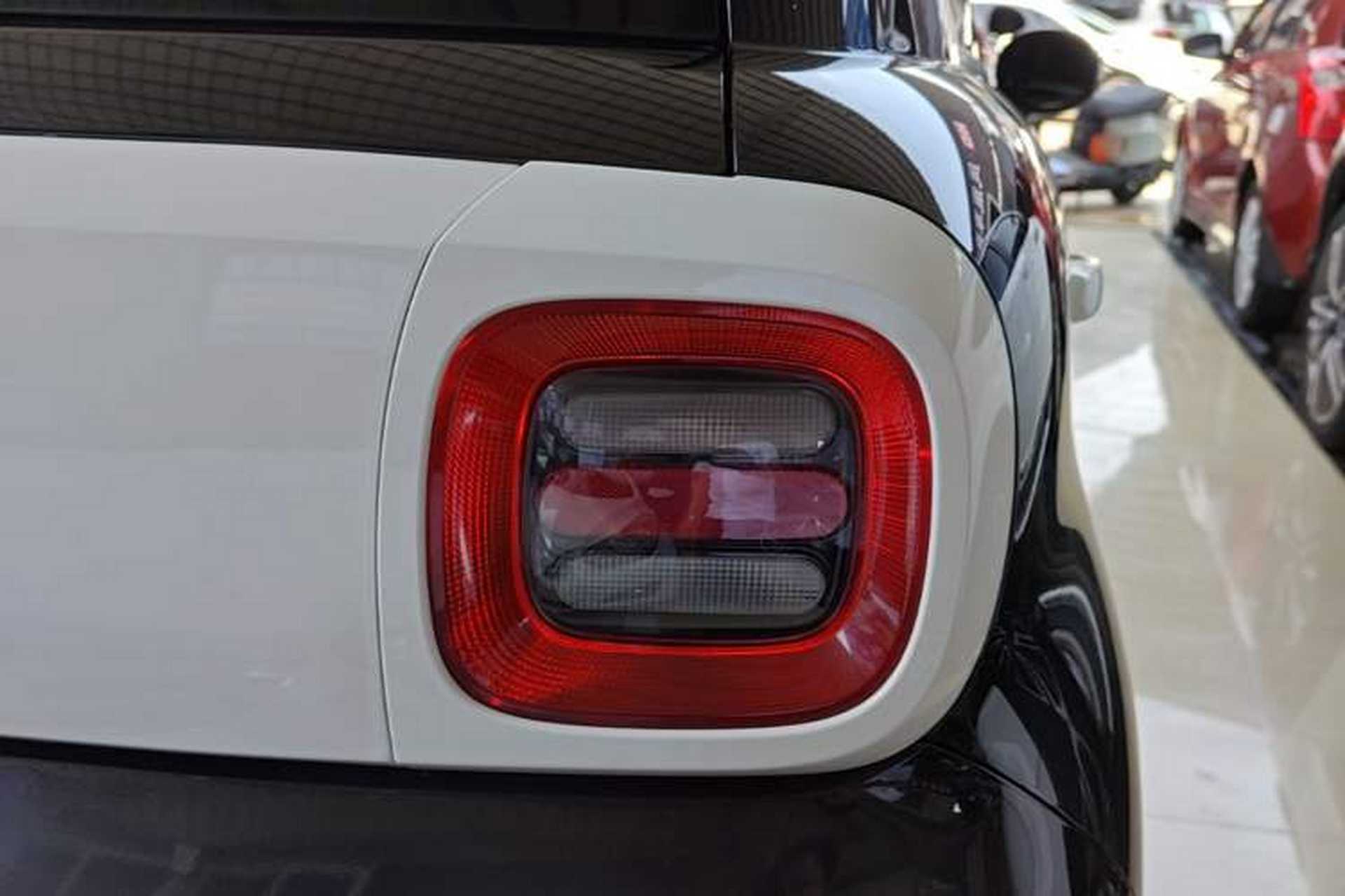 Used ORA Black Cat 2021 301 km Basic Version Right Rear Taillight