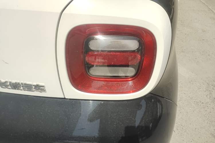 Used ORA Black Cat 2021 301 km Basic Version Right Rear Taillight