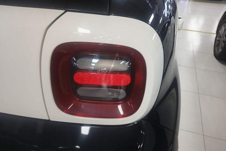 Used ORA Black Cat 2021 351 km Luxury Version Right Rear Taillight