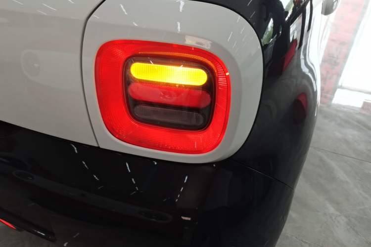 Used ORA Black Cat 2021 351 km Standard Version Right Rear Taillight