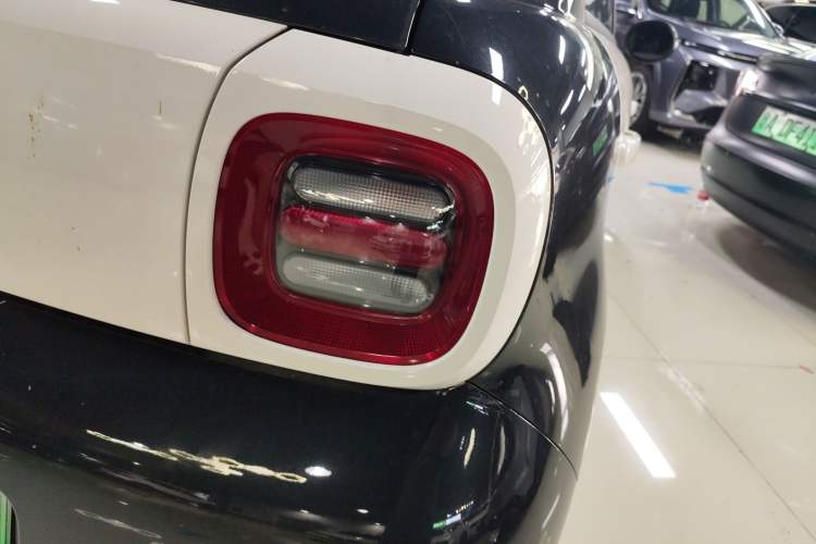 Used ORA Black Cat 2021 301 km Basic Version Right Rear Taillight