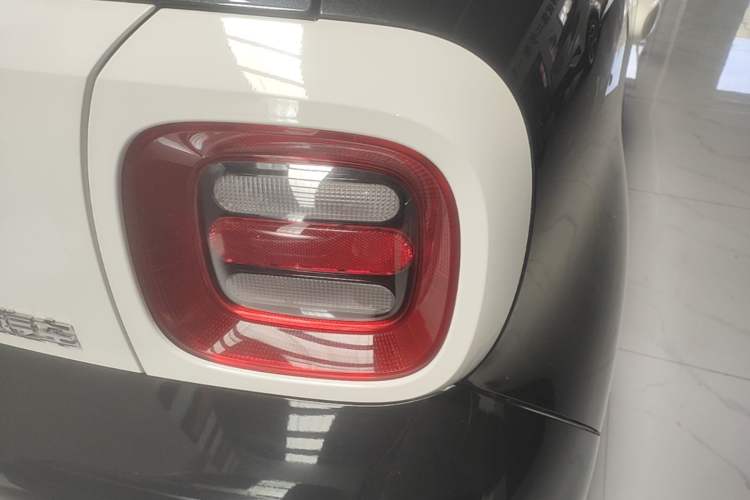 Used ORA Black Cat 2021 301 km Basic Version Right Rear Taillight