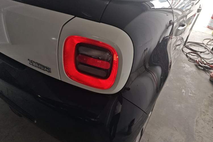 Used ORA Black Cat 2021 301 km Basic Version Right Rear Taillight