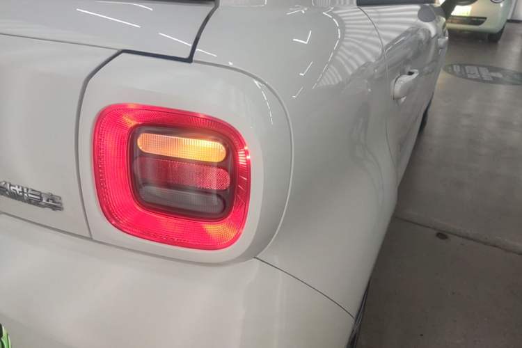 Used ORA Black Cat 2021 301 km Basic Version Right Rear Taillight