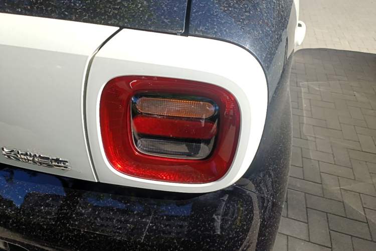 Used ORA Black Cat 2021 301 km Basic Version Right Rear Taillight