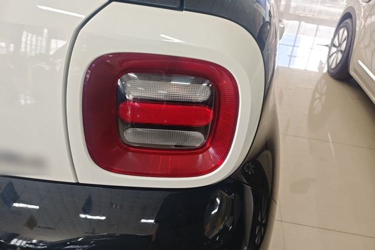 Used ORA Black Cat 2021 301 km Basic Version Right Rear Taillight