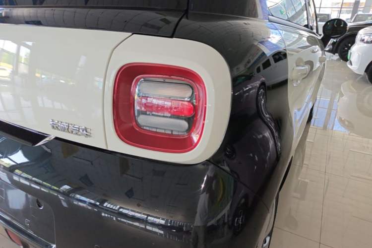 Used ORA Black Cat 2021 301 km Basic Version Right Rear Taillight