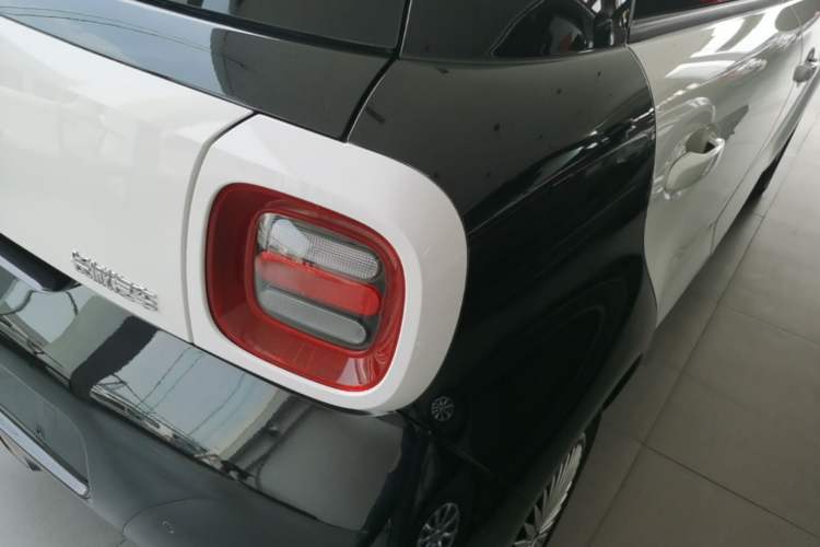 Used ORA Black Cat 2021 301 km Basic Version Right Rear Taillight