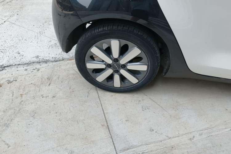Used ORA Black Cat 2021 351 km Standard Version Right Rear Wheel Hub