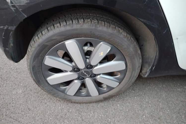 Used ORA Black Cat 2021 351 km Luxury Version Right Rear Wheel Hub