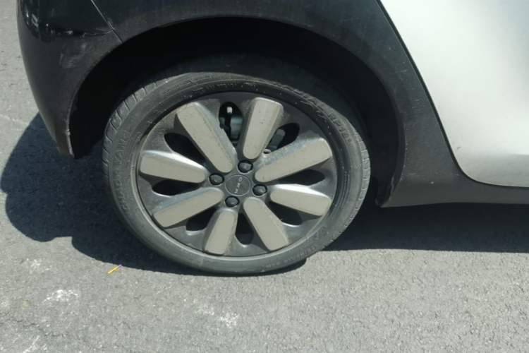 Used ORA Black Cat 2021 405 km Long-Range Version Right Rear Wheel Hub