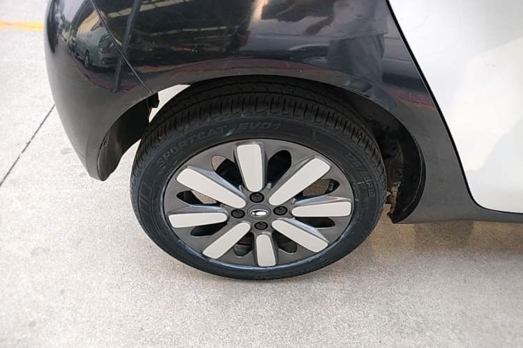 Used ORA Black Cat 2021 351 km Standard Version Right Rear Wheel Hub