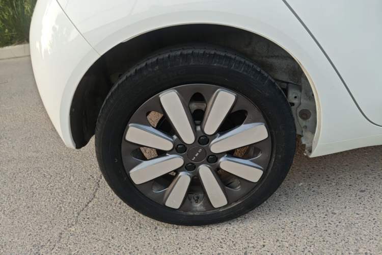 Used ORA Black Cat 2021 351 km Luxury Version Right Rear Wheel Hub