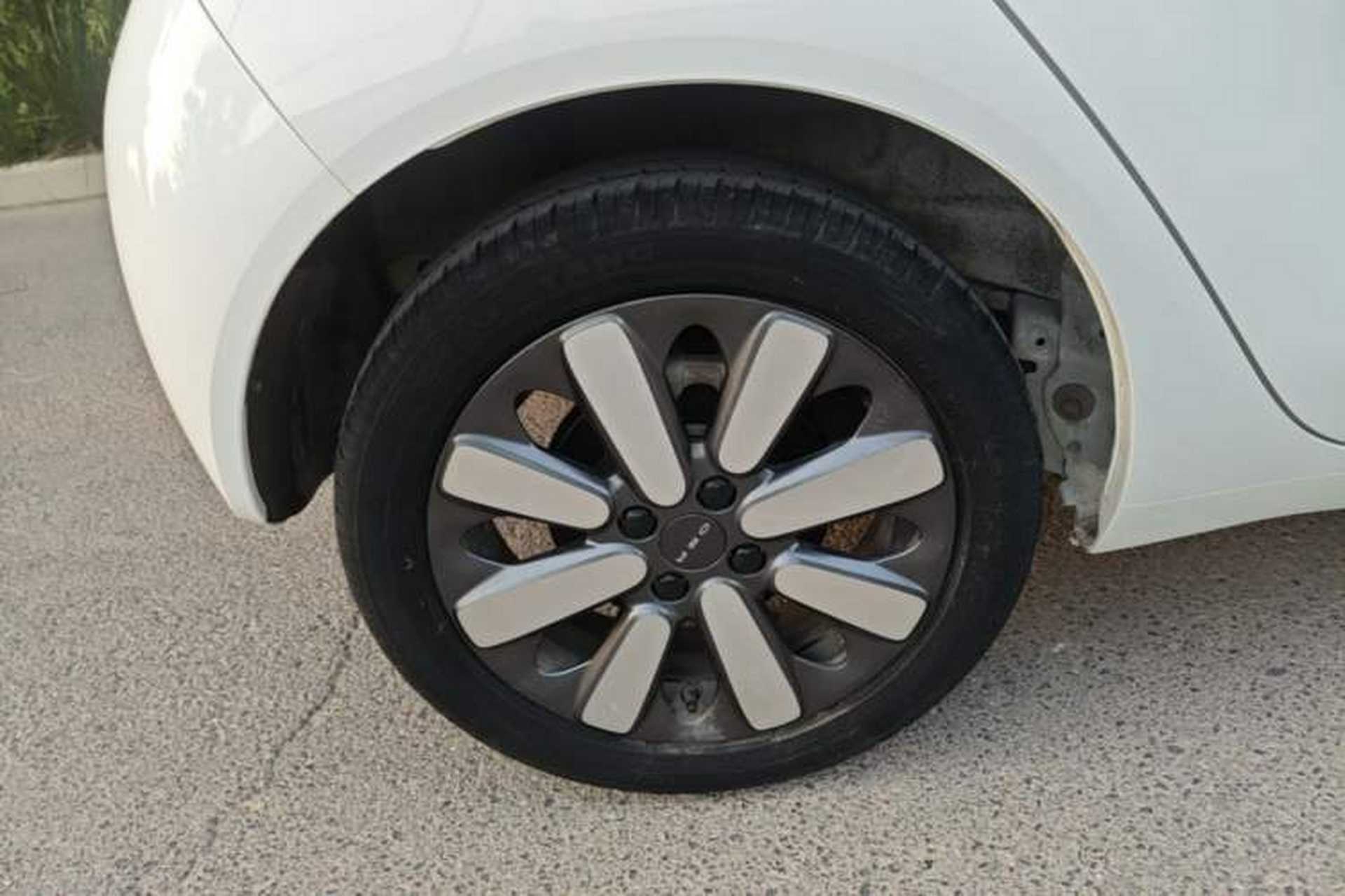 Used ORA Black Cat 2021 351 km Luxury Version Right Rear Wheel Hub