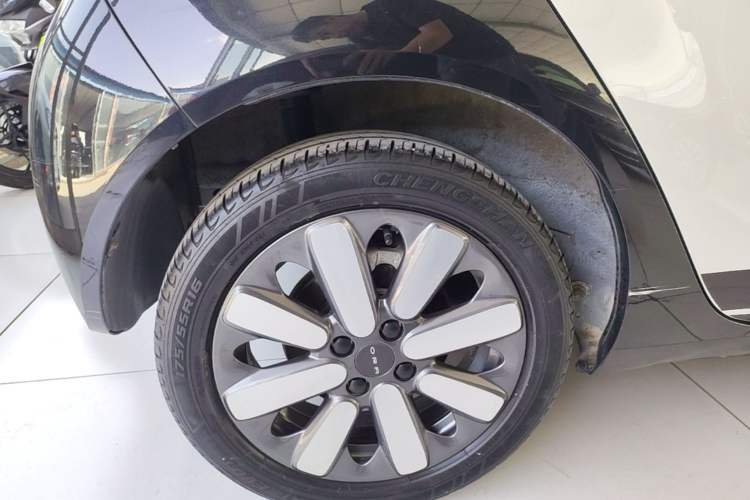 Used ORA Black Cat 2021 351 km Luxury Version Right Rear Wheel Hub