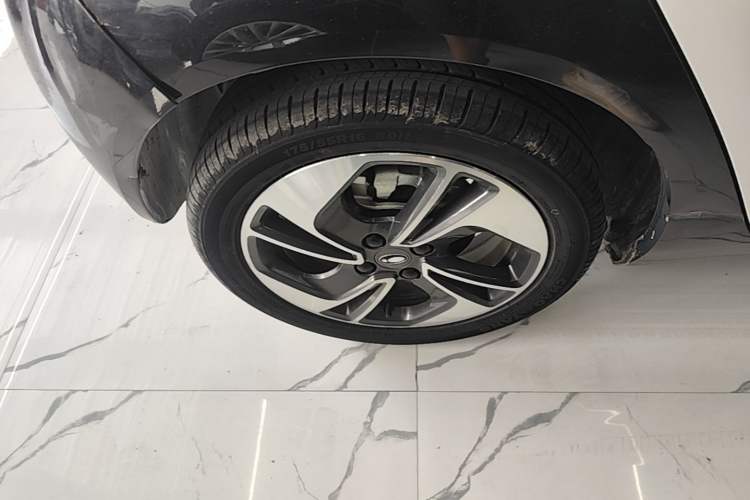 Used ORA Black Cat 2021 351 km Luxury Version Right Rear Wheel Hub