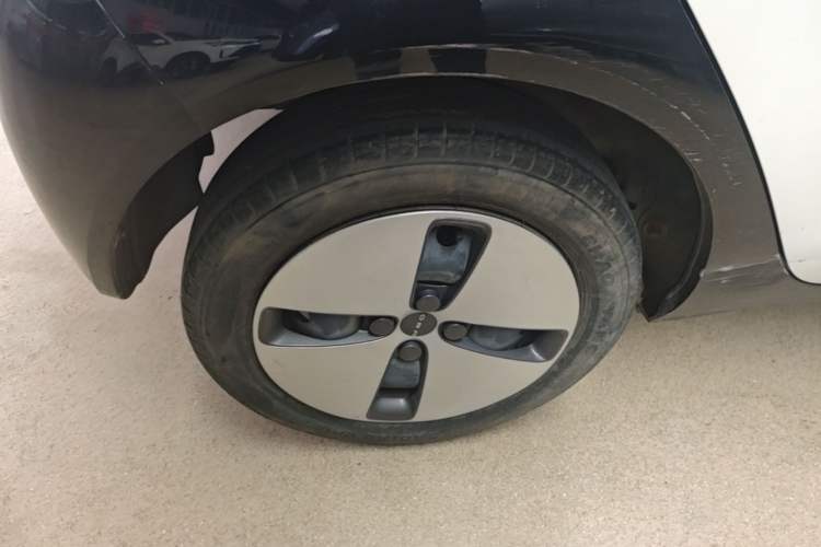 Used ORA Black Cat 2021 301 km Basic Version Right Rear Wheel Hub