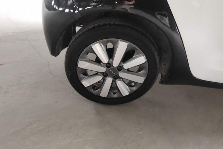 Used ORA Black Cat 2021 351 km Standard Version Right Rear Wheel Hub