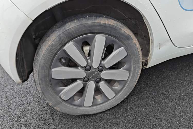 Used ORA Black Cat 2021 351 km Luxury Version Right Rear Wheel Hub