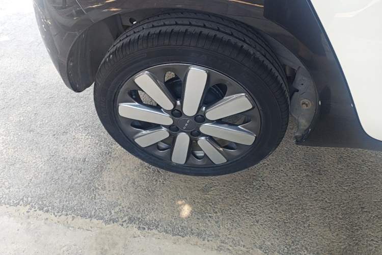 Used ORA Black Cat 2021 351 km Standard Version Right Rear Wheel Hub