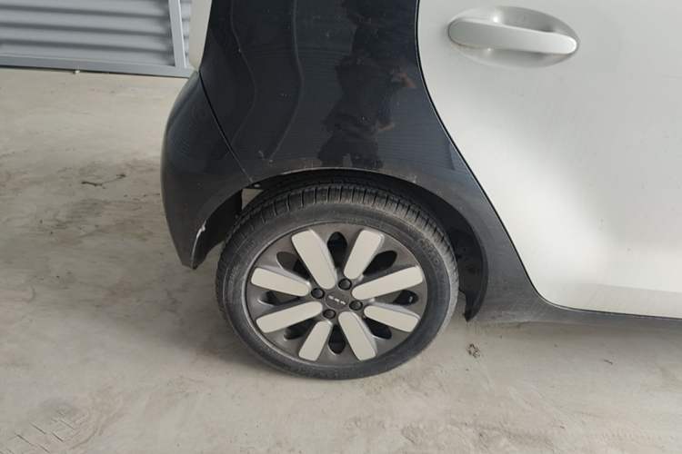 Used ORA Black Cat 2021 351 km Standard Version Right Rear Wheel Hub