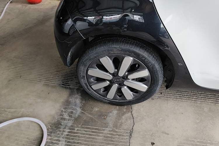 Used ORA Black Cat 2021 351 km Standard Version Right Rear Wheel Hub