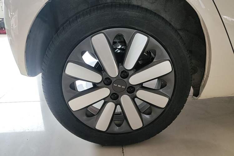 Used ORA Black Cat 2021 351 km Standard Version Right Rear Wheel Hub