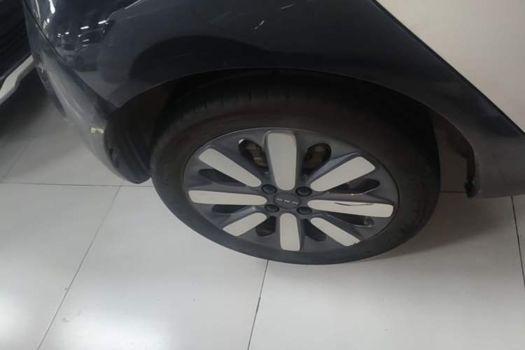 Used ORA Black Cat 2021 351 km Luxury Version Right Rear Wheel Hub
