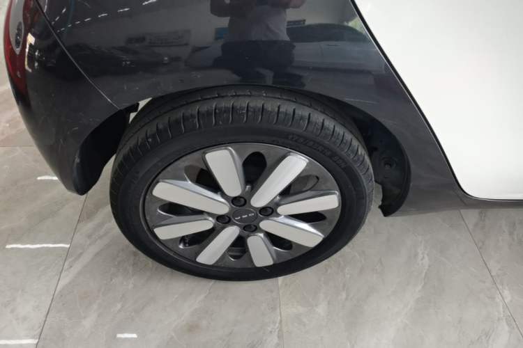 Used ORA Black Cat 2021 351 km Standard Version Right Rear Wheel Hub