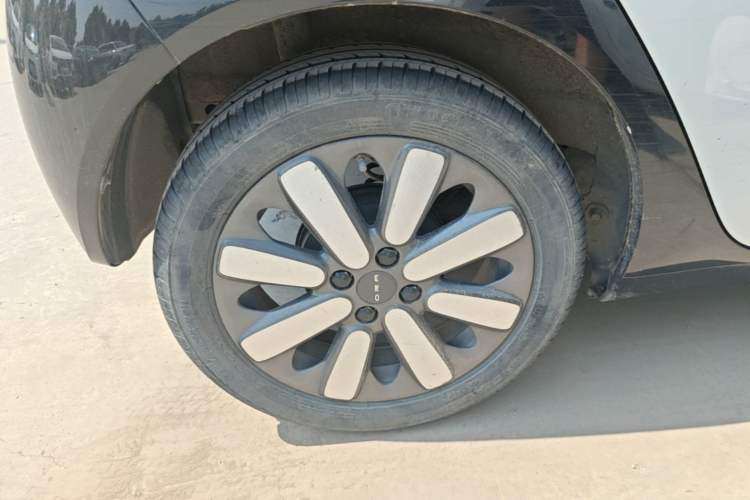 Used ORA Black Cat 2021 351 km Standard Version Right Rear Wheel Hub