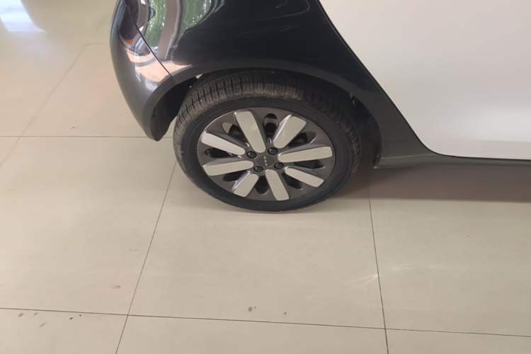 Used ORA Black Cat 2021 351 km Luxury Version Right Rear Wheel Hub