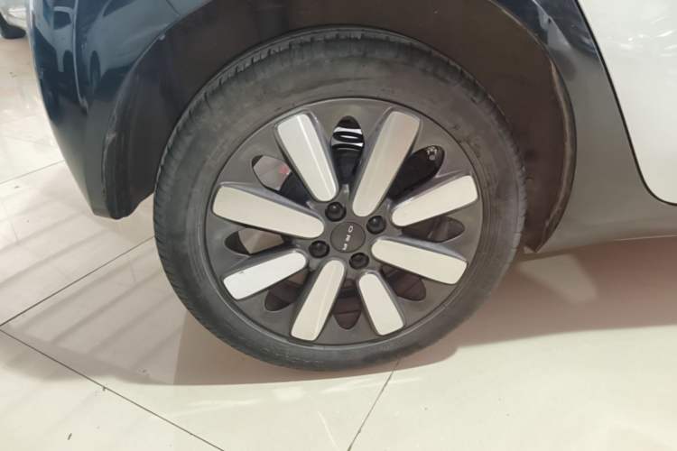 Used ORA Black Cat 2021 351 km Standard Version Right Rear Wheel Hub