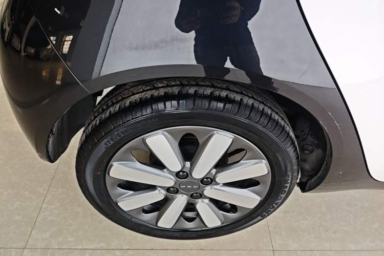 Used ORA Black Cat 2021 351 km Standard Version Right Rear Wheel Hub
