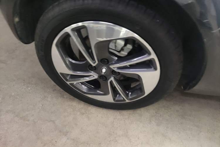 Used ORA Black Cat 2021 351 km Luxury Version Right Rear Wheel Hub