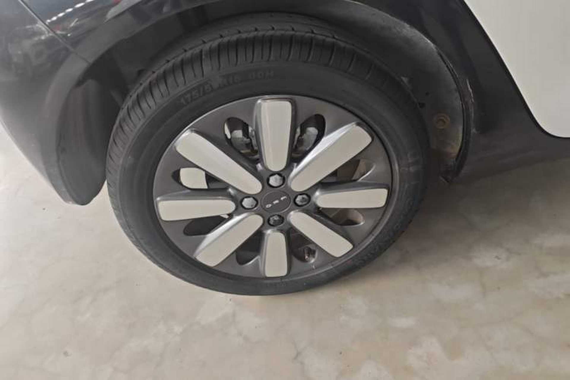 Used ORA Black Cat 2021 351 km Luxury Version Right Rear Wheel Hub