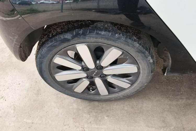 Used ORA Black Cat 2021 351 km Standard Version Right Rear Wheel Hub
