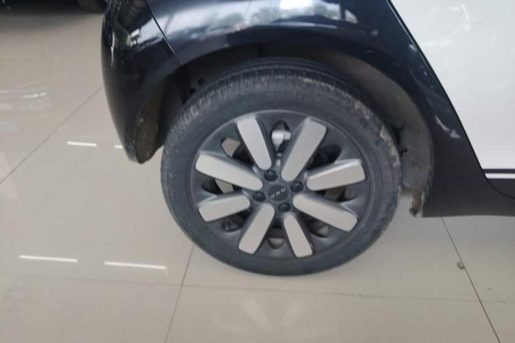 Used ORA Black Cat 2021 351 km Luxury Version Right Rear Wheel Hub