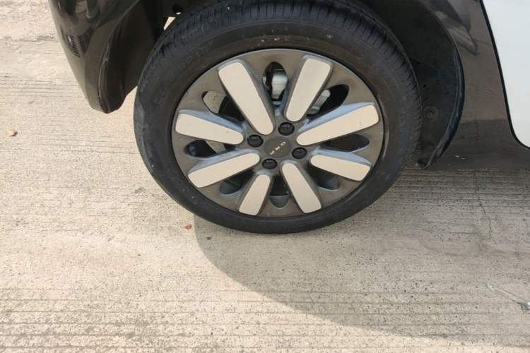 Used ORA Black Cat 2021 351 km Luxury Version Right Rear Wheel Hub