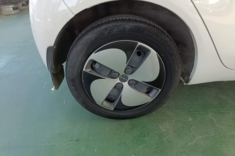 Used ORA Black Cat 2021 301 km Basic Version Right Rear Wheel Hub