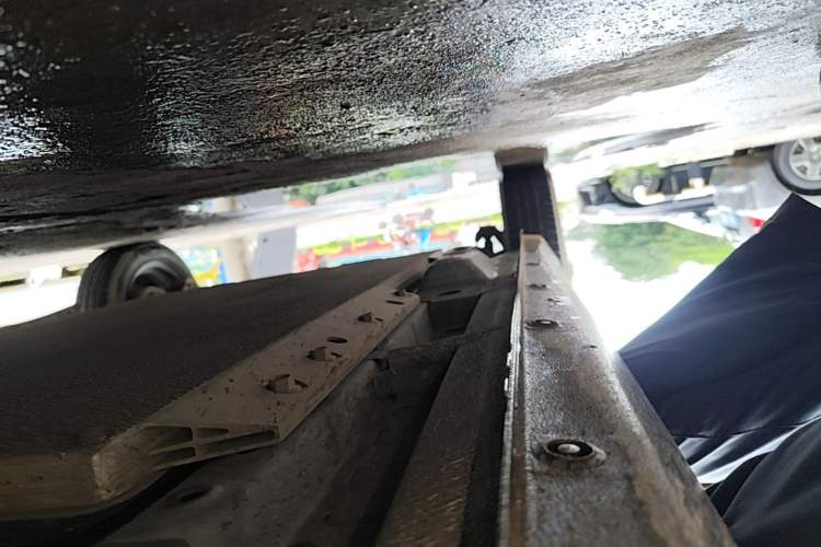 Used ORA Black Cat 2021 301 km Basic Version Right Side Sill