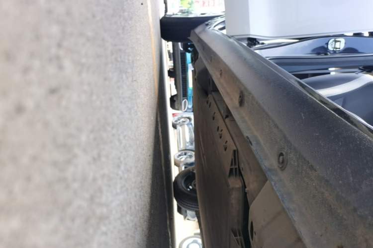 Used ORA Black Cat 2021 301 km Basic Version Right Side Sill