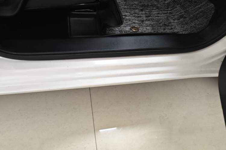 Used ORA Black Cat 2021 301 km Basic Version Right Side Sill
