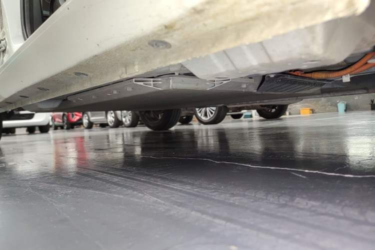 Used ORA Black Cat 2021 351 km Luxury Version Right Side Sill