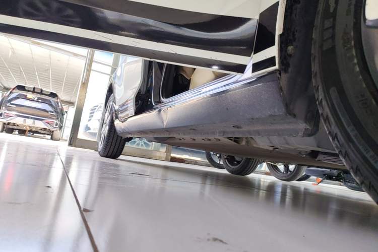 Used ORA Black Cat 2021 351 km Luxury Version Right Side Sill