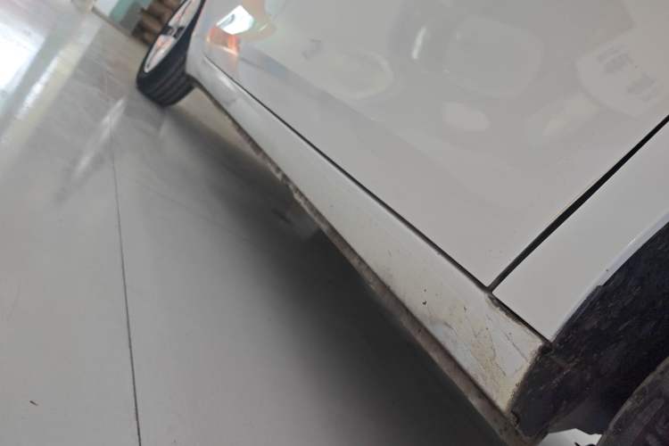 Used ORA Black Cat 2021 301 km Basic Version Right Side Sill
