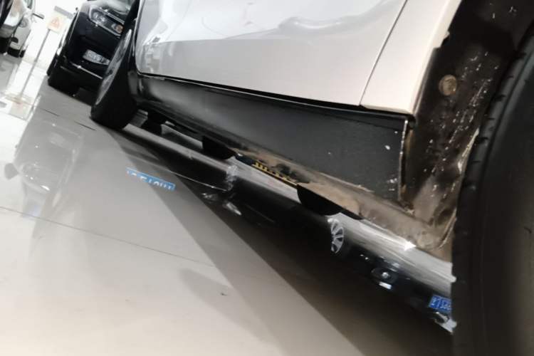 Used ORA Black Cat 2021 301km Cute Pet Edition Right Side Sill