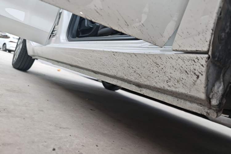 Used ORA Black Cat 2021 351 km Luxury Version Right Side Sill