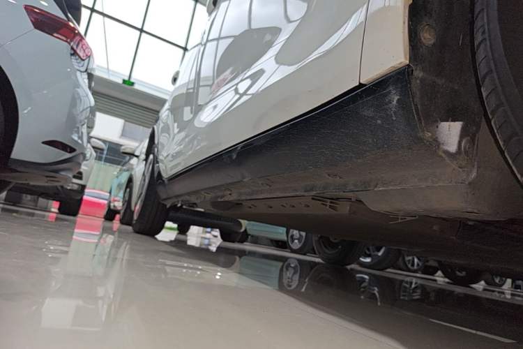 Used ORA Black Cat 2021 301 km Basic Version Right Side Sill